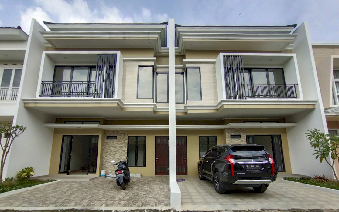 Ready rumah mewah dan megah pinggir jalan