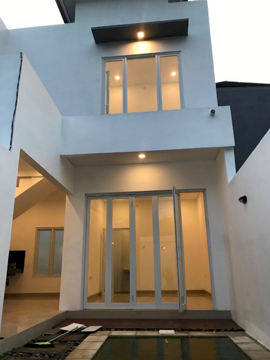 Dijual rumah semi villa di 