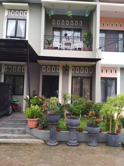 Rumah 2 lantai di jual murah