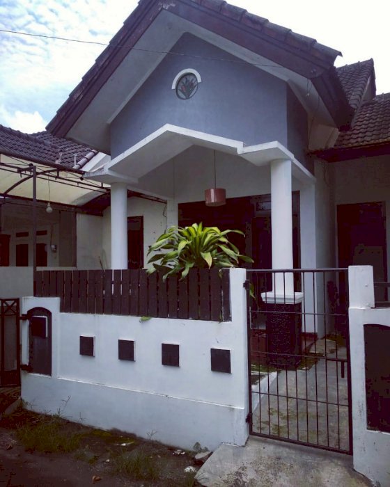 Rumah dalam perumahan utara gito gati