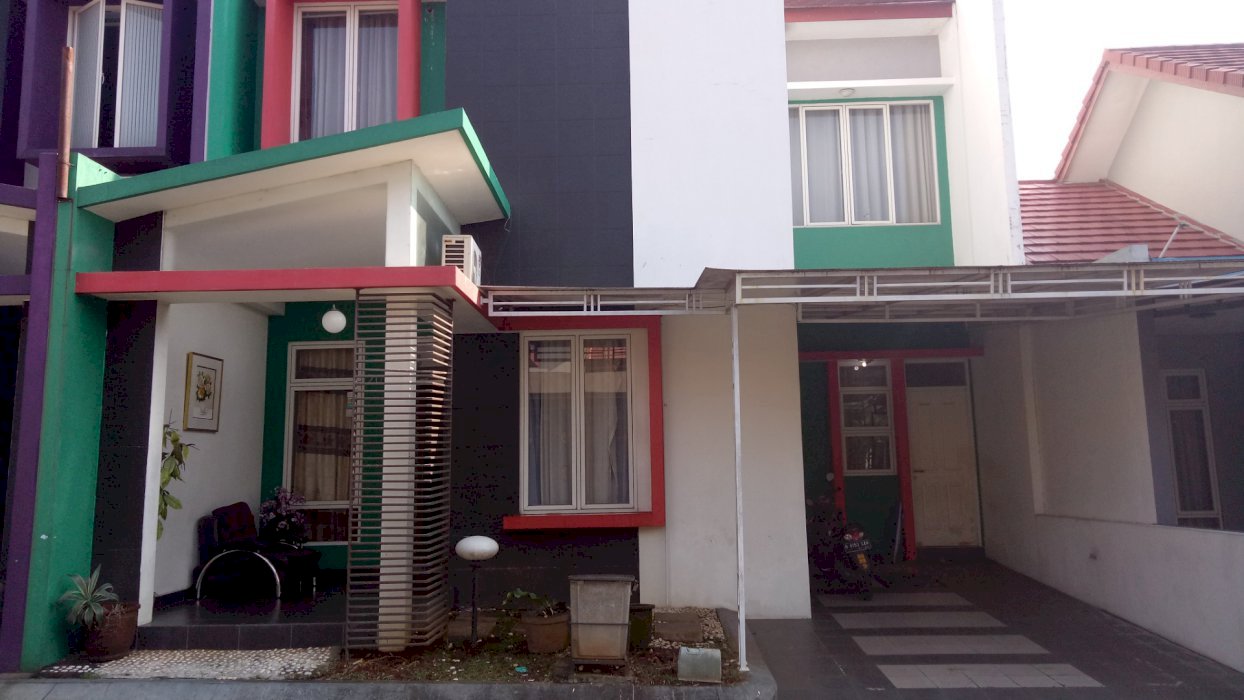 Dijual cepat rumah 2 lantai minimalis modern