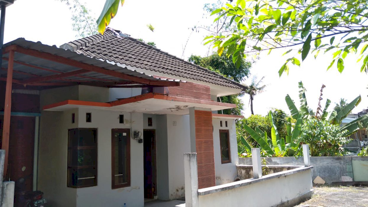 Rumah dalam claster timur perum gta