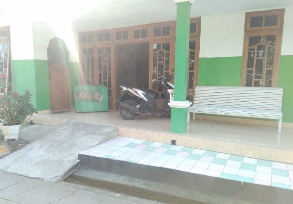 Rumah pribadi sertifikat SHM di pinggir jalan 