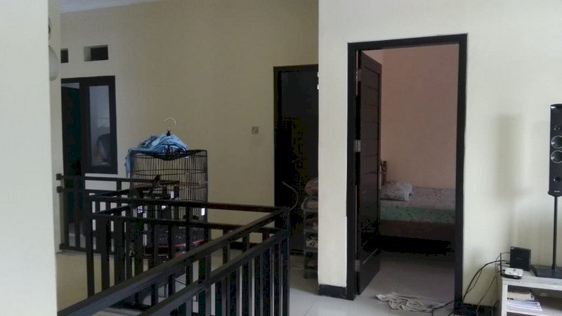 Rumah second 2lantai siap huni di Jatiasih Bekasi Kota