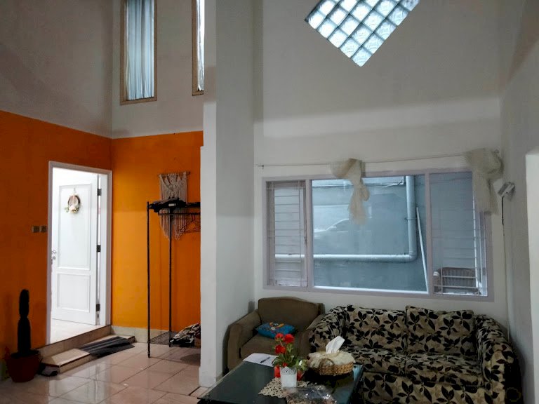 Rumah 2 Lantai 6 Kamar Tidur Siap Huni di Jagakarsa Jakarta Selatan