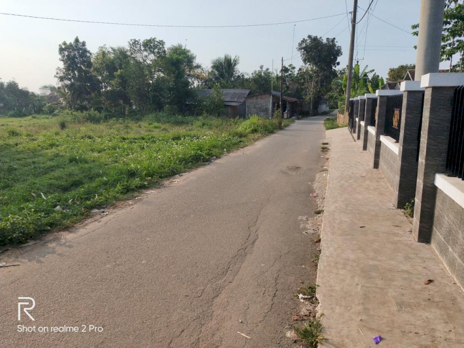 Tanah pinggir jalan desa di Tapos Tigaraksa Tangerang