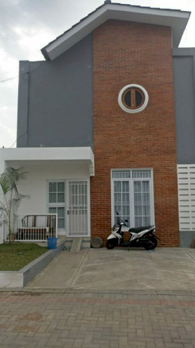 Rumah baru bergaya Eropa satu satunya di kota Bandung