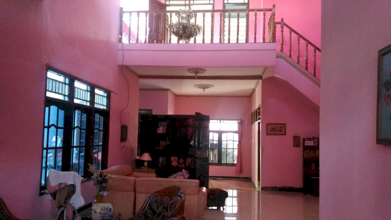 RUMAH 1,5 LANTAI JL. LIBRA DAERAH PLOSO SIAP HUNI