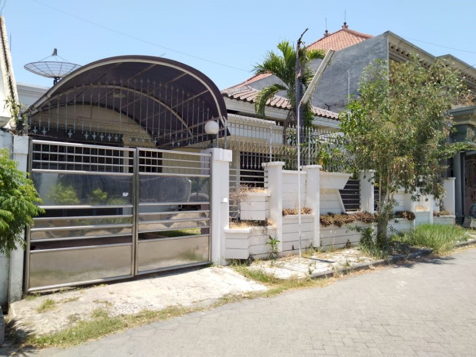 RUMAH SECOND TERAWAT DHARMAHUSADA UTARA