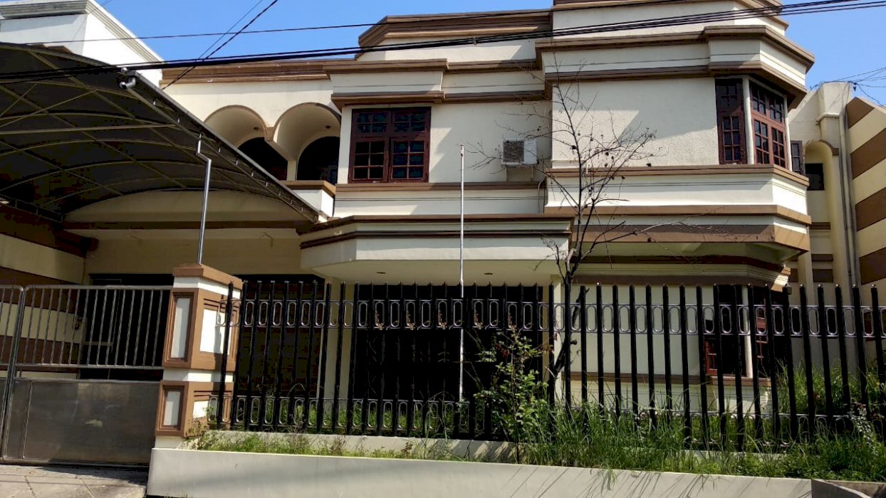 RUMAH SECOND 2 LANTAI MANYAR KERTOARJO