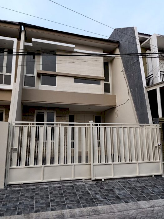 RUMAH BARU GRESS MINIALIS 2 LANTAI MANYAR TIRTOASRI