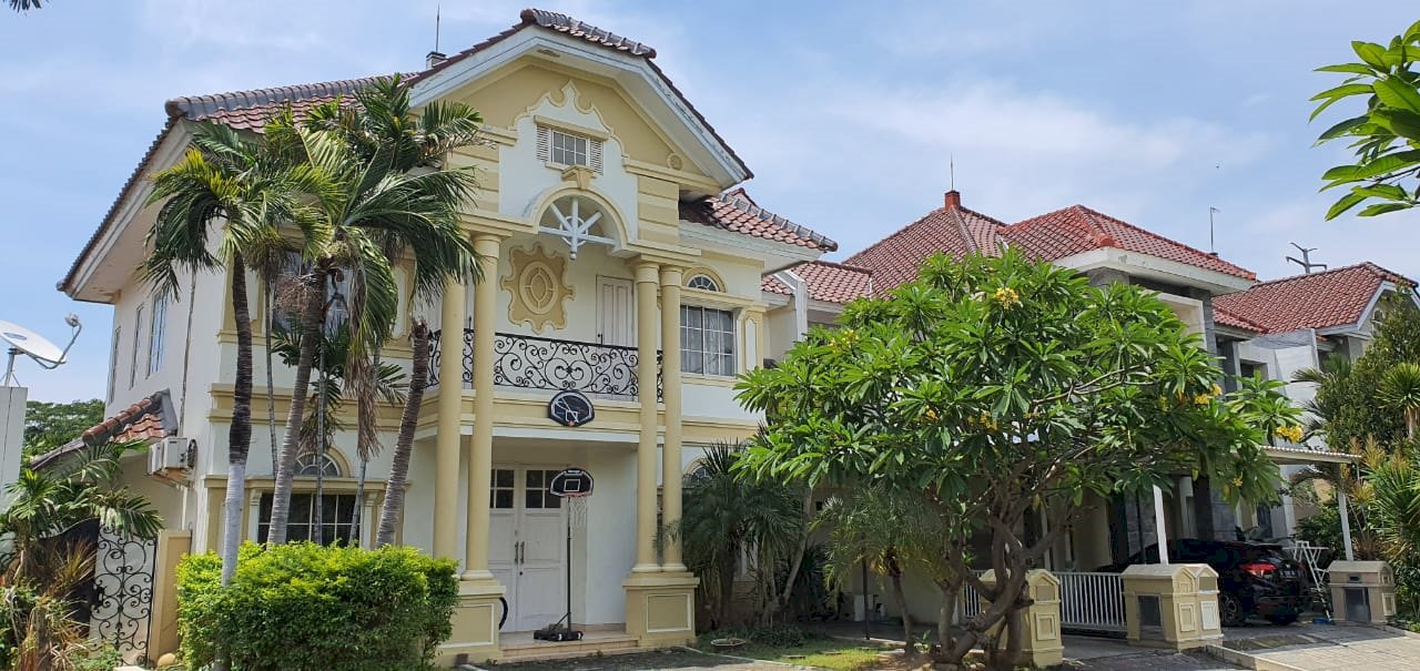 RUMAH FULL FURNISH PAKUWON CITY