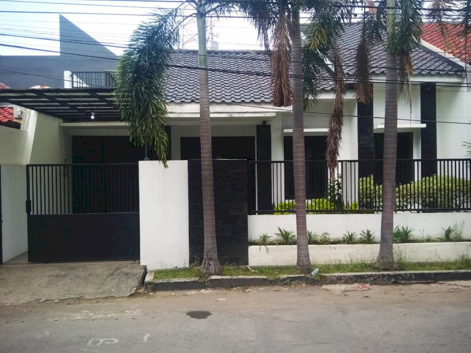 RUMAH SECOND TERAWAT DHARMAHUSADA INDAH