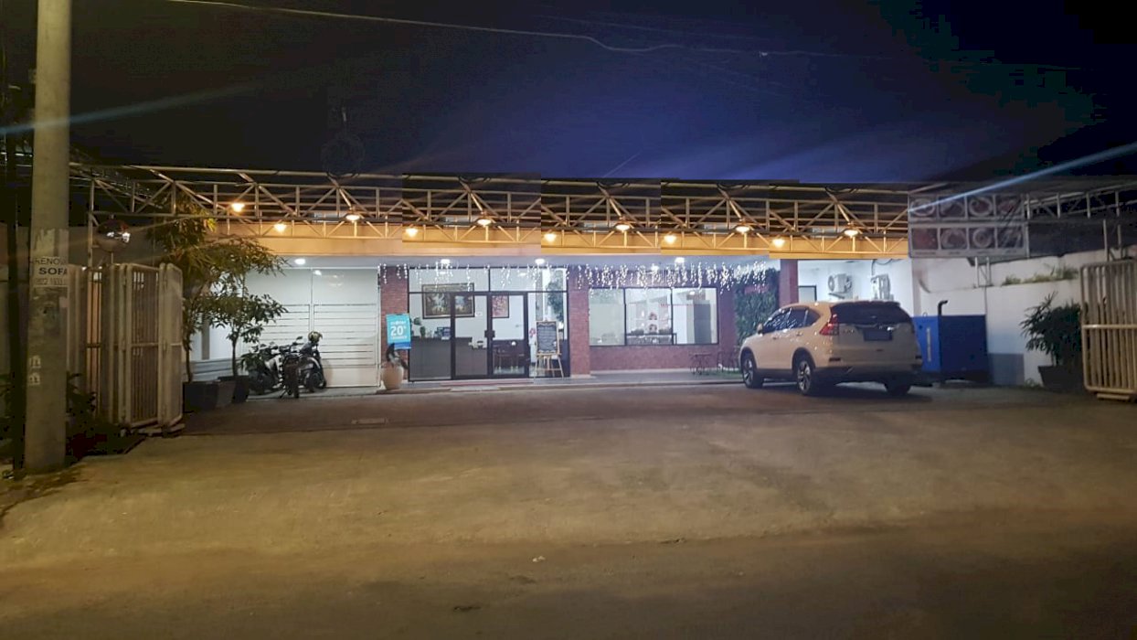 RUMAH USAHA JL. FLORES COCOK UNTUK RESTO