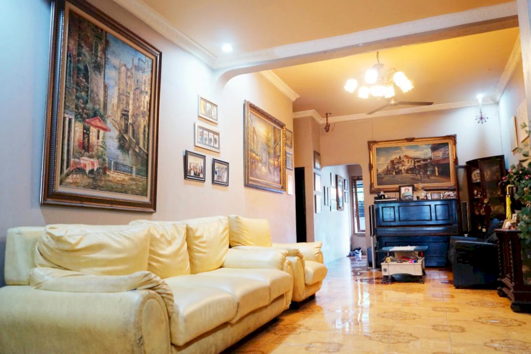 RUMAH BAGUS RUNGKUT ASRI LOKASI STRATEGIS SIAP HUNI