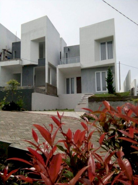 Rumah cantik modern strategis bebas banjir view pegunungan
