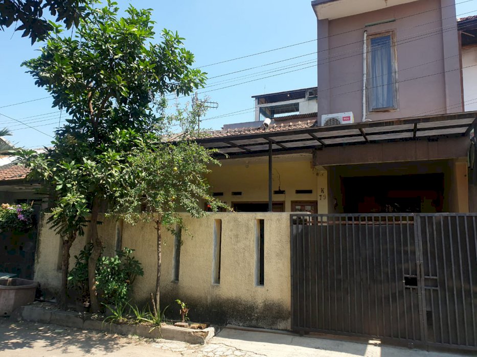 Rumah asri nyaman di taman kopo indah