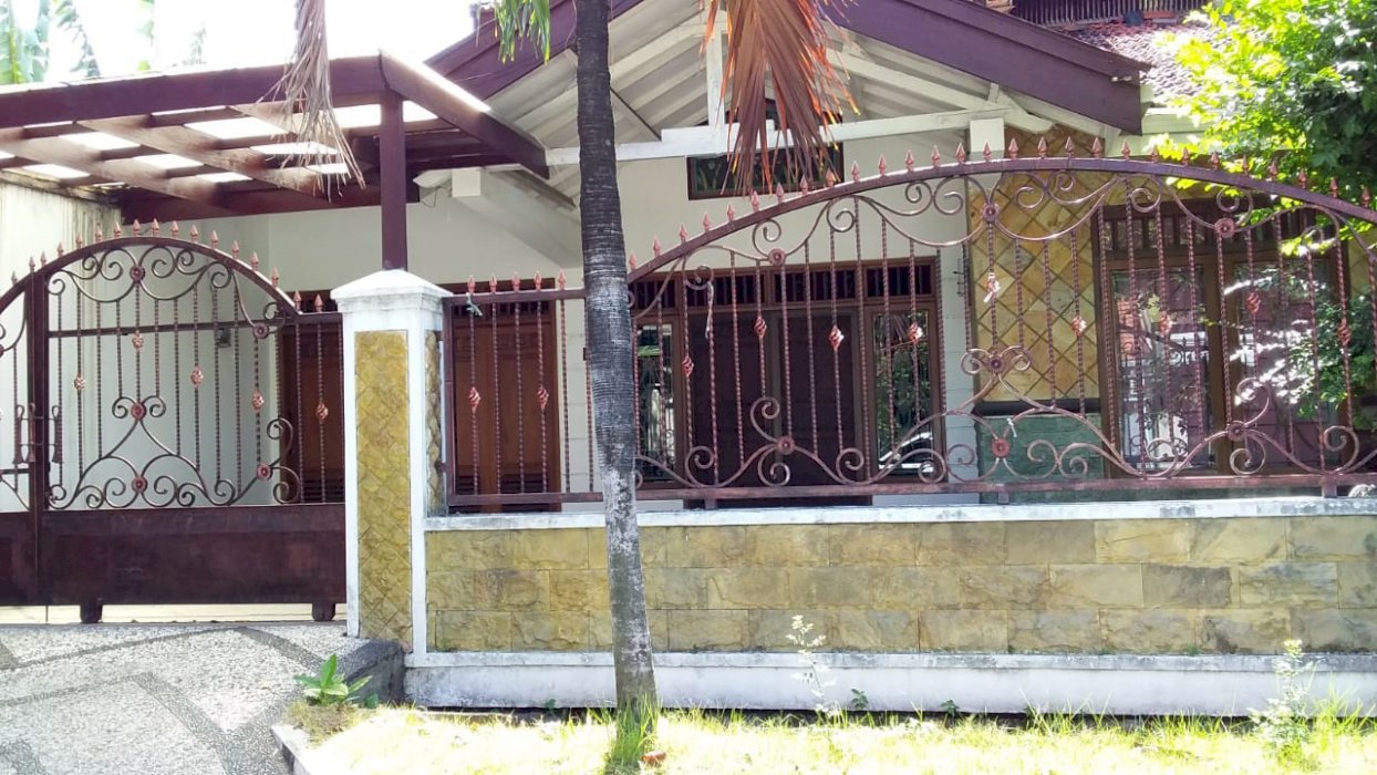 RUMAH SECOND TERAWAT JEMURSARI
