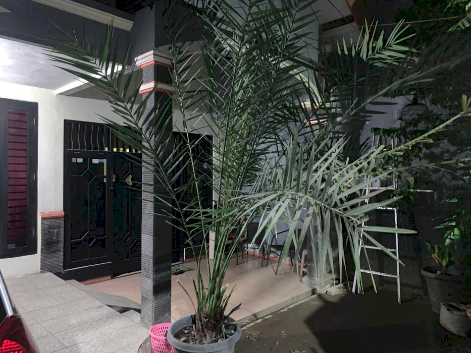 RUMAH SECOND TERAWAT MANYAR SABRANGAN