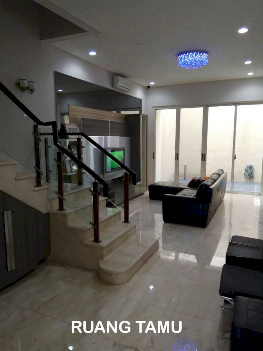 TURUN HARGA ! RUMAH HARGA MENAWAN  CROWN GOLF BOULEVARD ,PIK.JAK - UTR