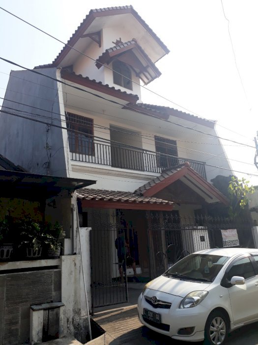 Rumah siap huni 400 m2, strategis, sudah direnovasi