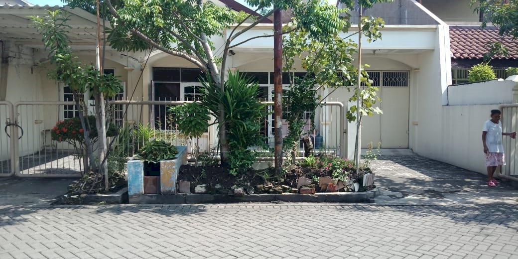 RUMAH SECOND TERAWAT KUTISARI INDAH