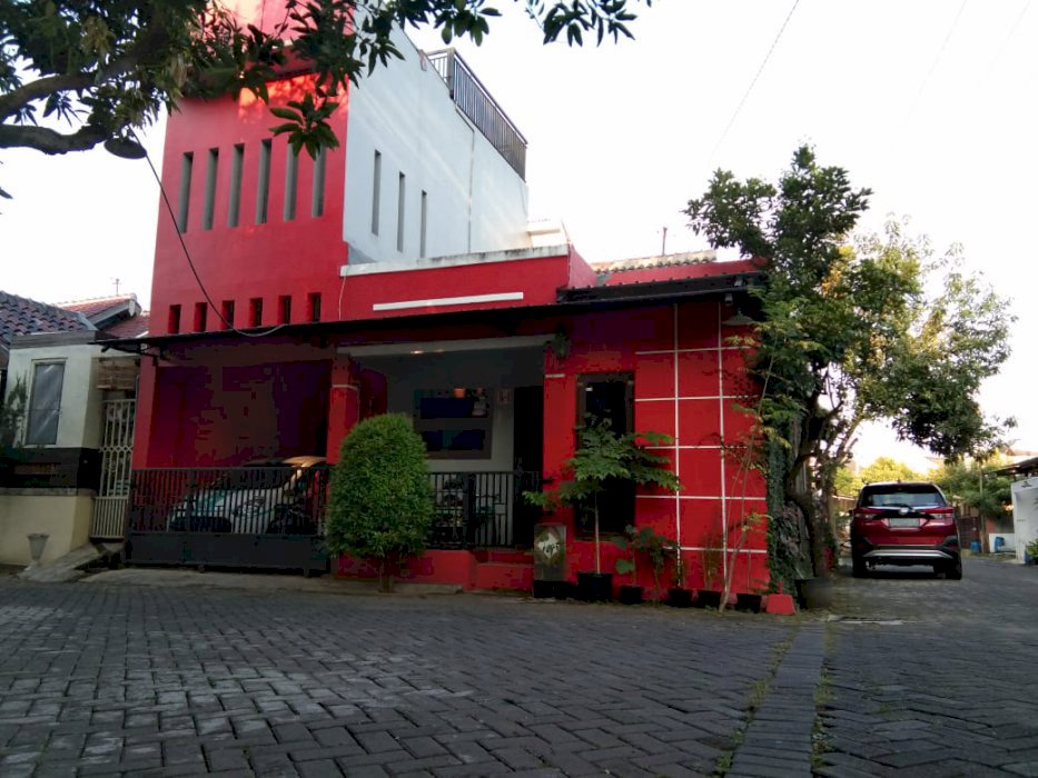 Rumah Hoock 2 lt + RoofTop (5 KT & 2 KM) dekat Kampus UNDIP Semarang