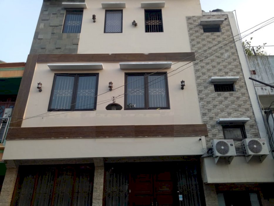 RUMAH 3 LANTAI JALAN KERTOADI