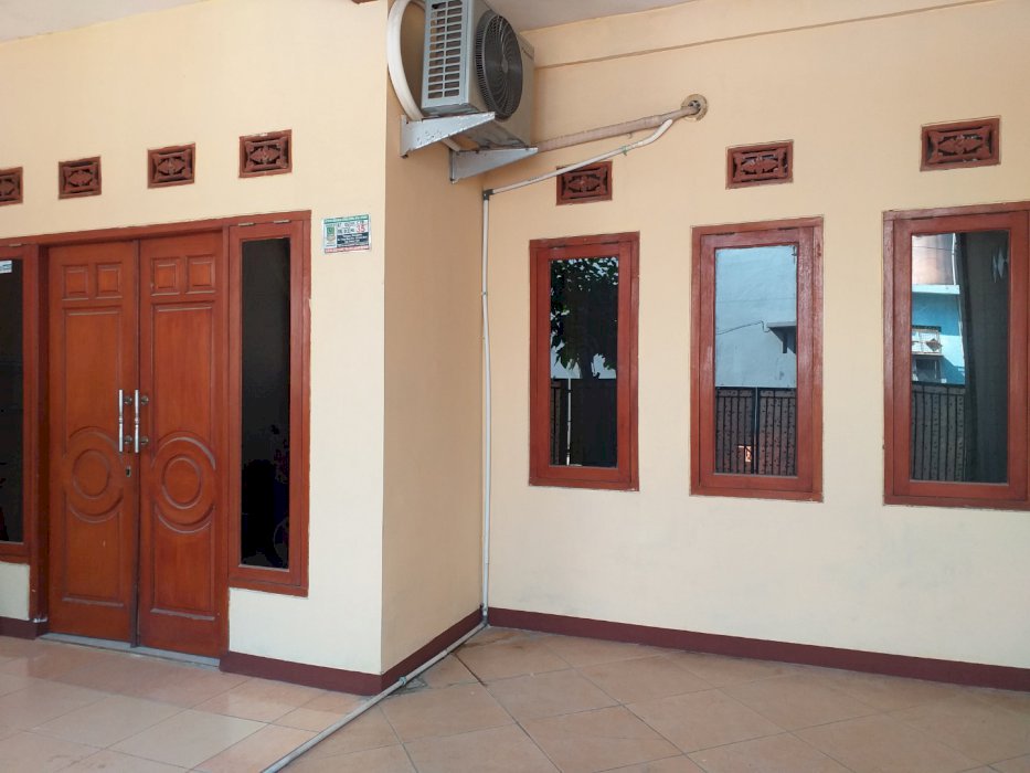 DIJUAL SEGERA RUMAH 2 LANTAI LOKASI STRATEGIS DI CIKARANG BARAT 