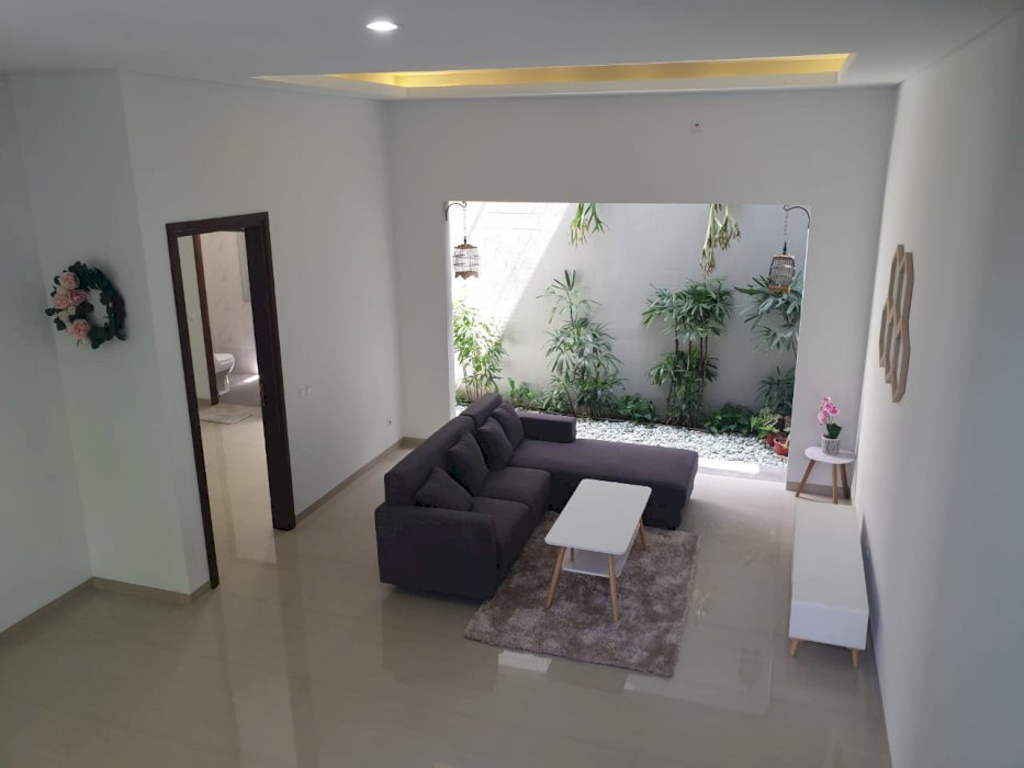 Rumah Jual Baru Gress Jalan Semolowaru Elok Blok J