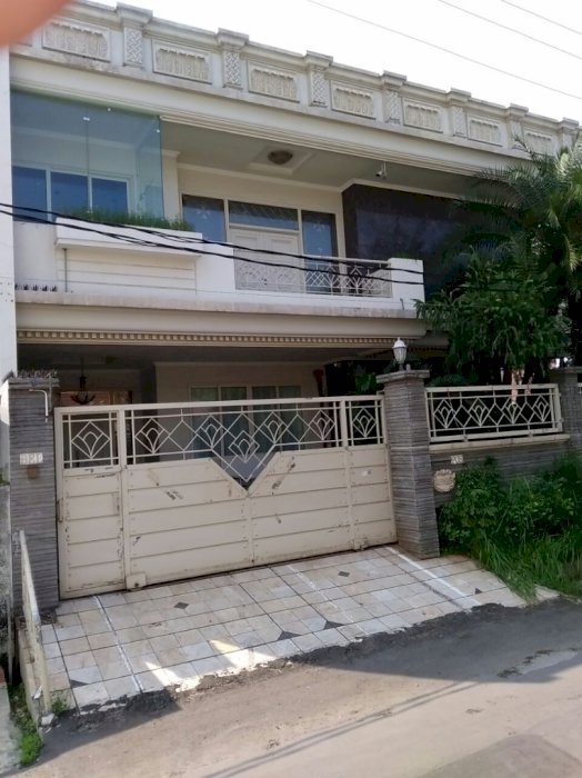 Dharmahusada Indah 2nd terawat LT17x25 hook timur-selatan semi furnish