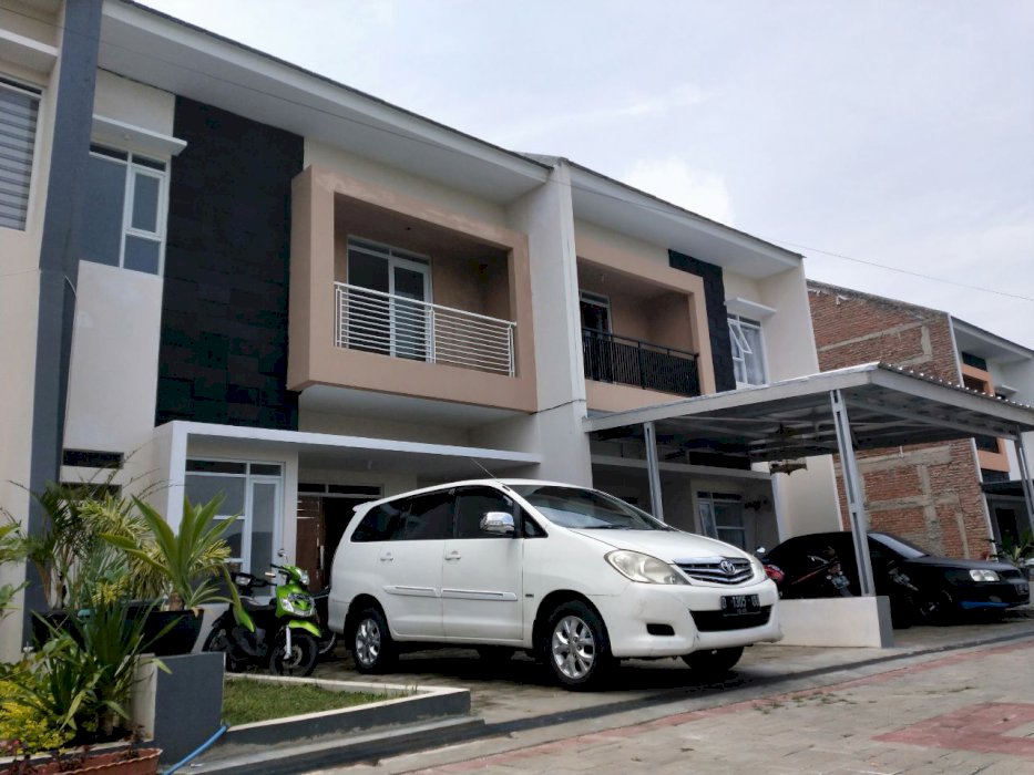Rumah 2 Lantai Siap Huni  di Kota Cimahi Villa Maxentia 1,05 Miliar