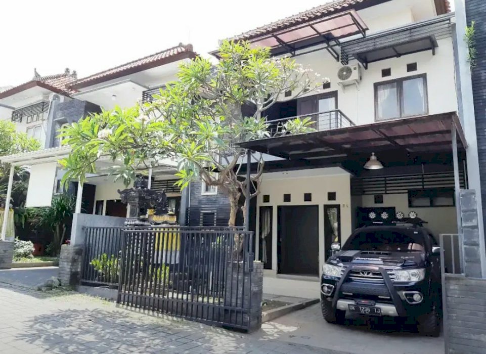 Di jual rumah minimalis lantai 2 area bung tomo