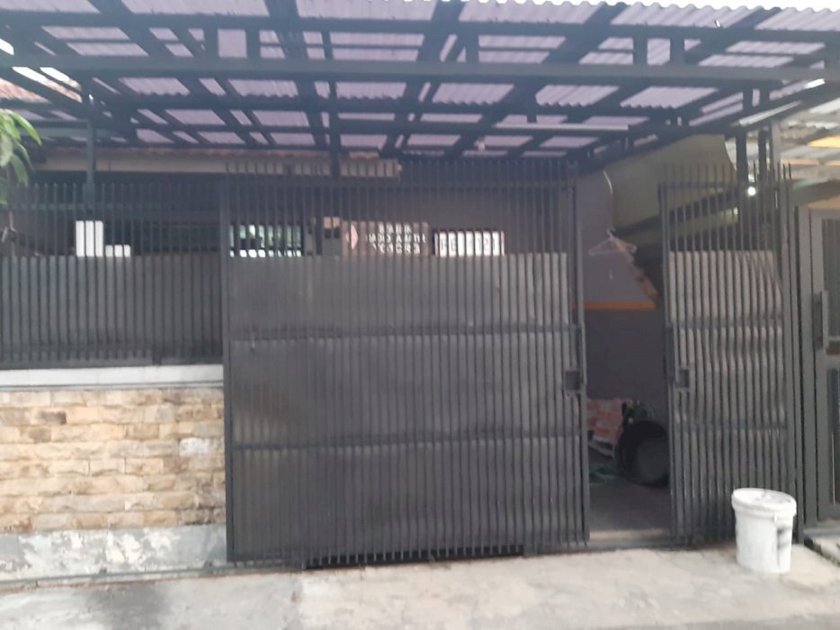 DIJUAL RUMAH DI TAMAN HOLIS INDAH