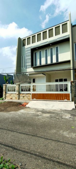 Rumah Mewah Siap Huni Di Dekat Borobodur Kota  Malang