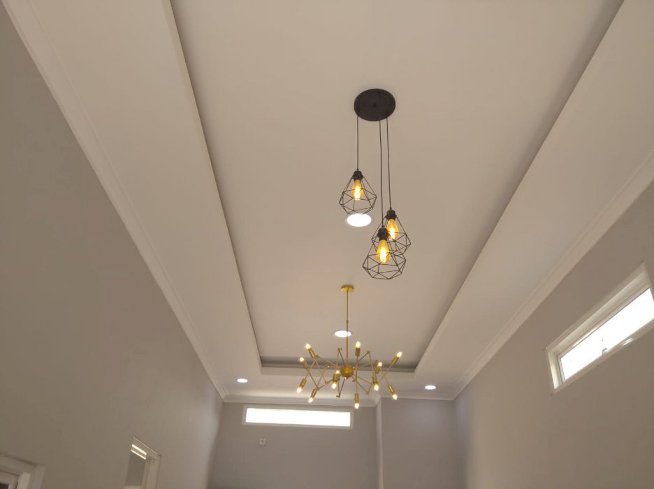 rumah lt 2 lokasi strategis ditengah kota Pati, cocok untuk investasi