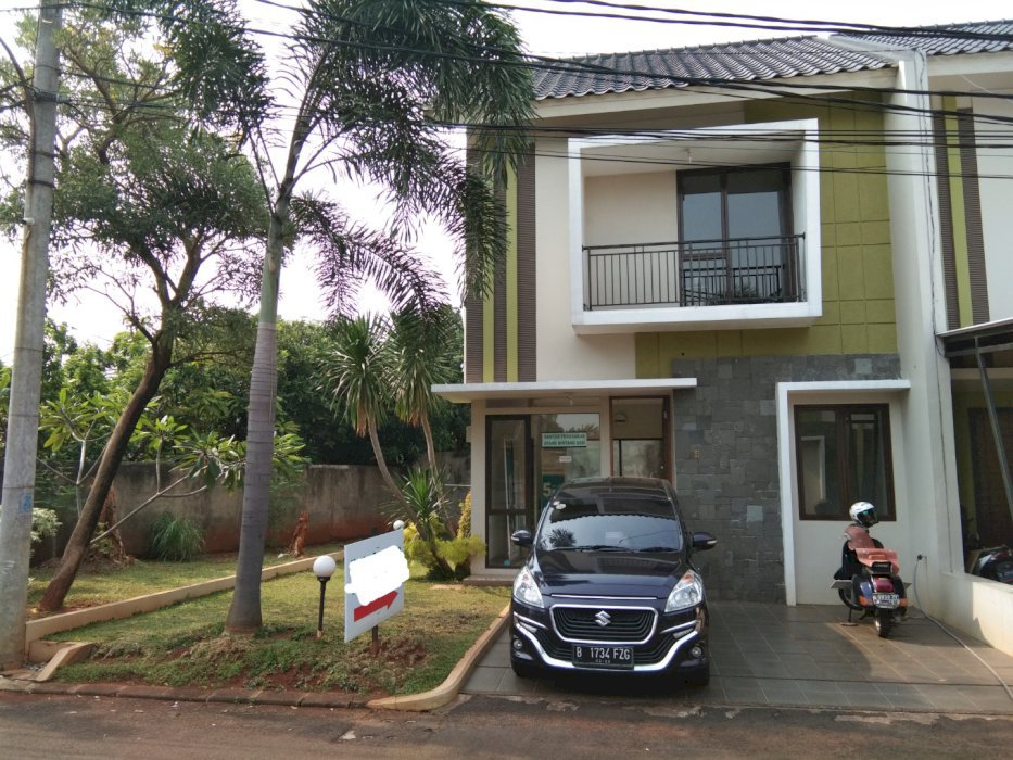 Rumah Mewah 2 lt ready siap huni lokasi strategis diciputat tangsel
