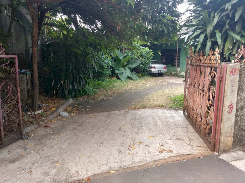 Rumah Luas Tanah 805m2 Dekat MRT Lebak Bulus