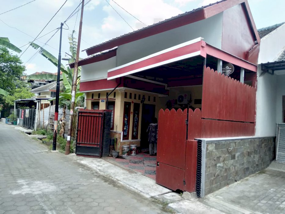 Dijual Rumah 2 Lantai di Utara Lotte Mart Maguwoharjo