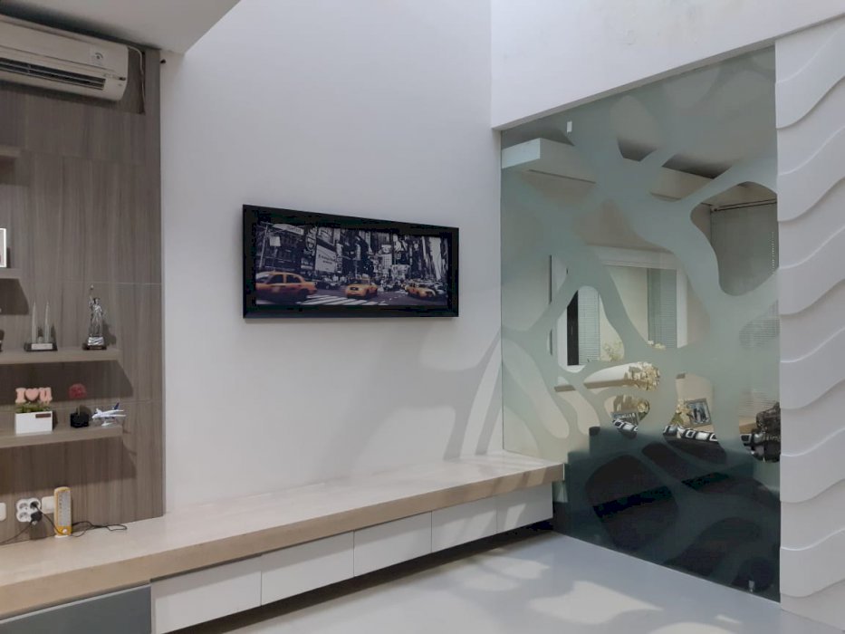 Rumah 2nd siap huni Pantai Mentari 11x17 row 3 mobil SHM hadap utara