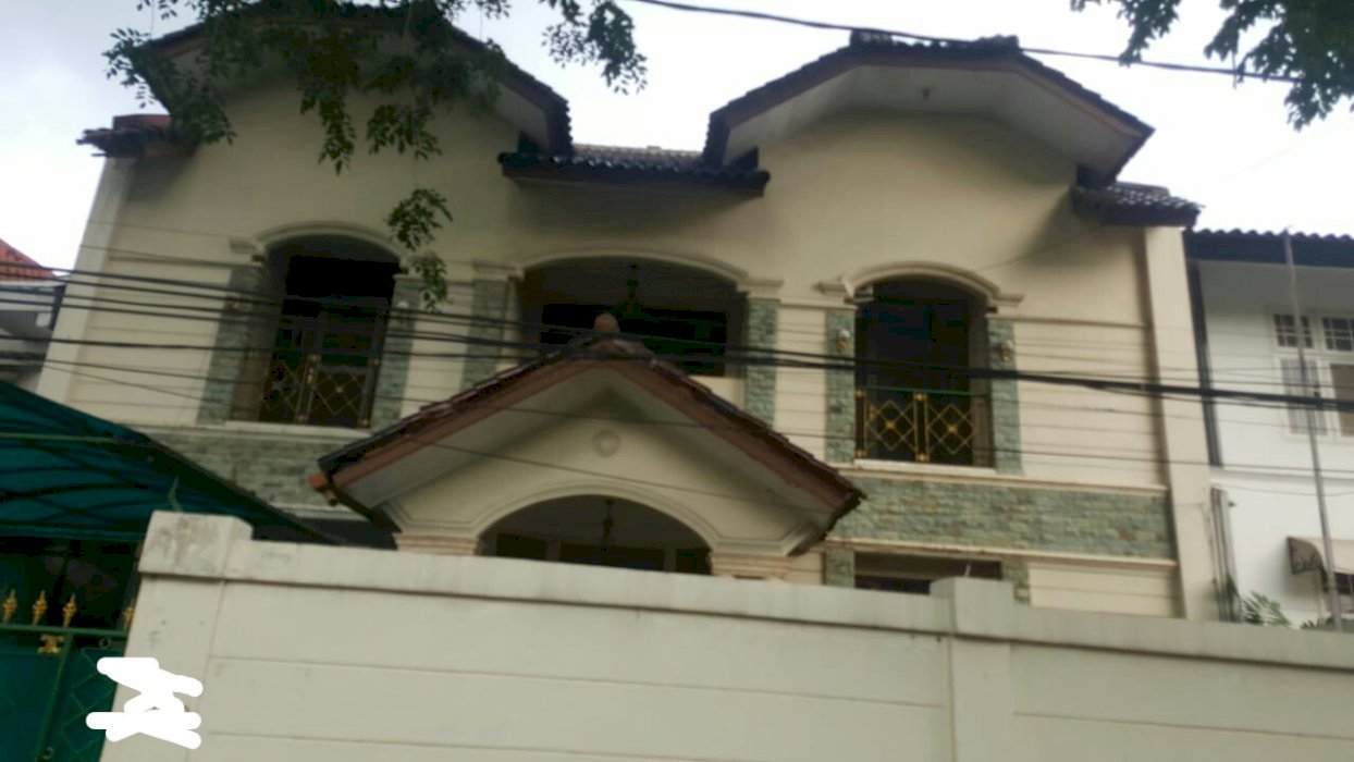 Rumah Strategis Di Tebet Dijual Cepat 
