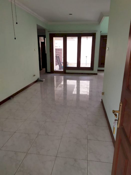 Graha Family 12x26 HGB row jalan lebar butuh renov cuma 6M