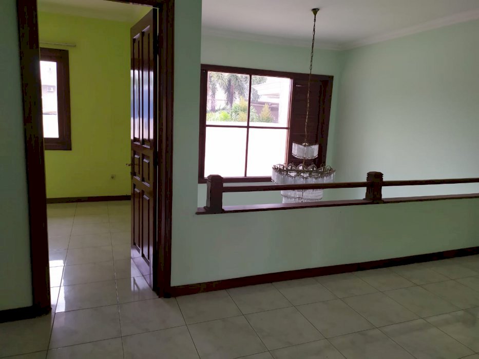 Rumah lama Graha Family luas 312 (12x26) hadap utara bisa KPR 