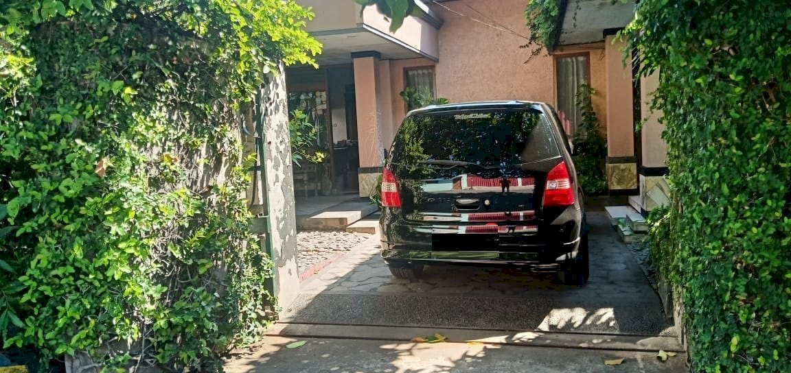 RUMAH TERAWAT GUBENG KERTAJAYA, SELANGKAH KE JALAN BESAR