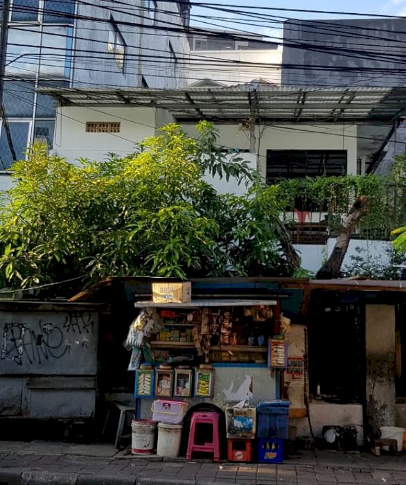 Rumah Lama di Area Perkantoran Cikini