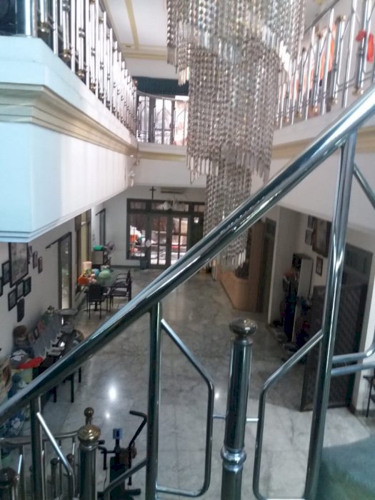 Ciamik Rumah 2 Lantai Darmo Permai Timur Full Marmer Dari Italy