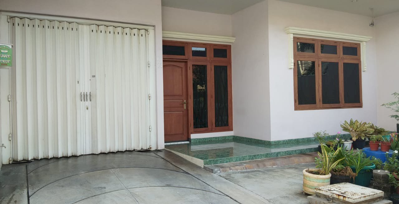 Anggrek, 2 lantai, tengah kota, bebas banjir, jalan lebar