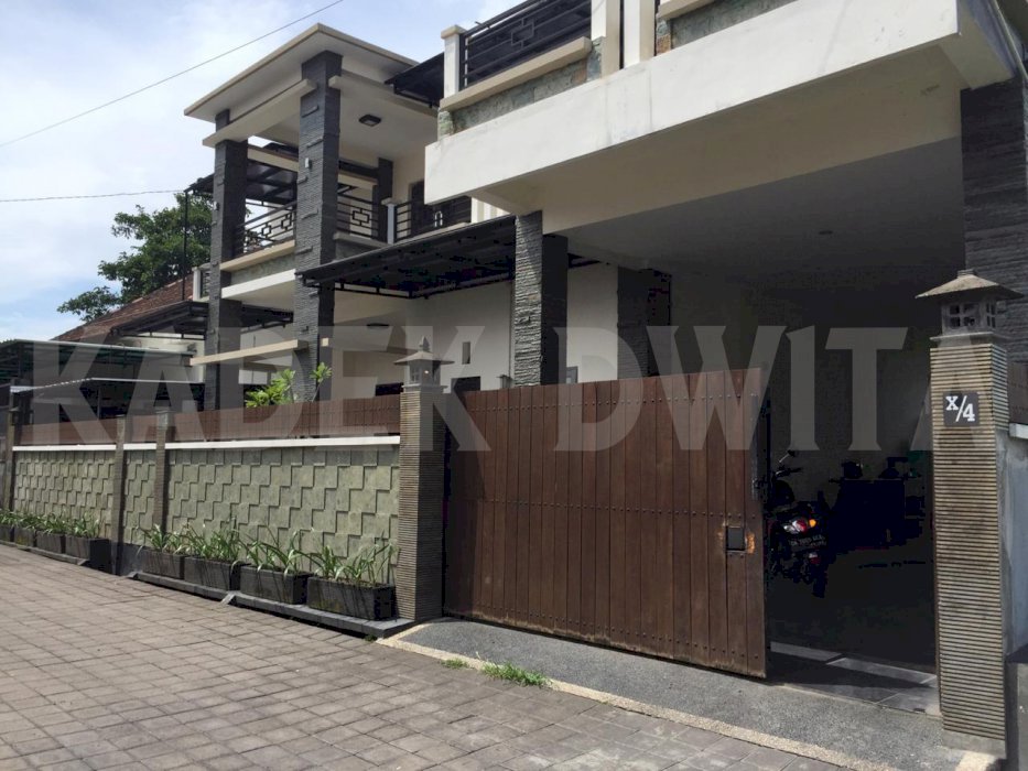 Rumah nuansa hijau ubung denpasar dekat Gatsu Cokro