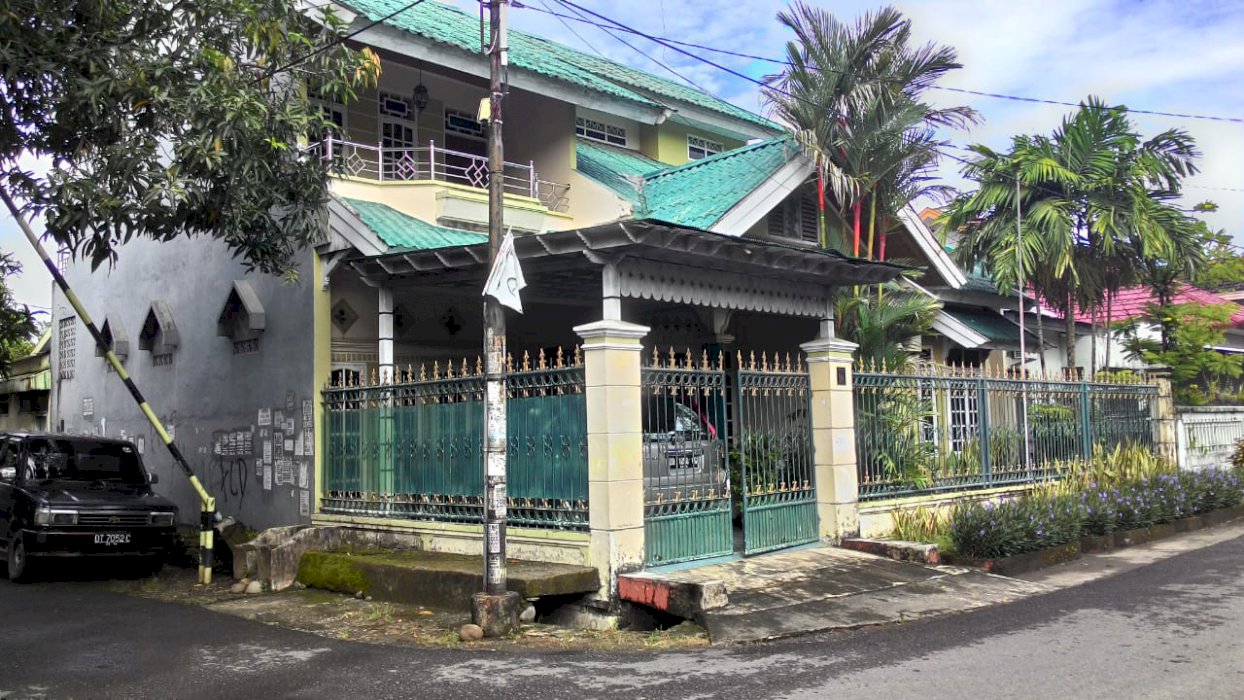 Jual cepat rumah mewah 2 lantai di Makassar Sulawesi Selatan