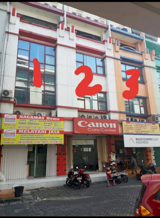 3 ruko sudah jadi satu 5 lantai dijadikan ruang perkantoran